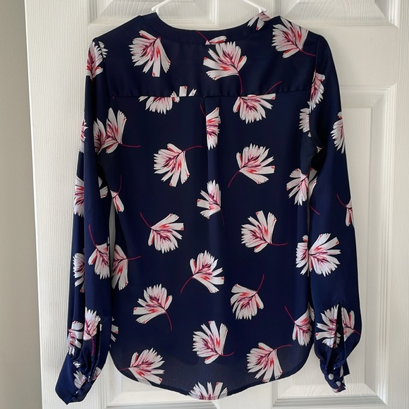Express Botanical Pattern Blouse - Picture 2 of 6